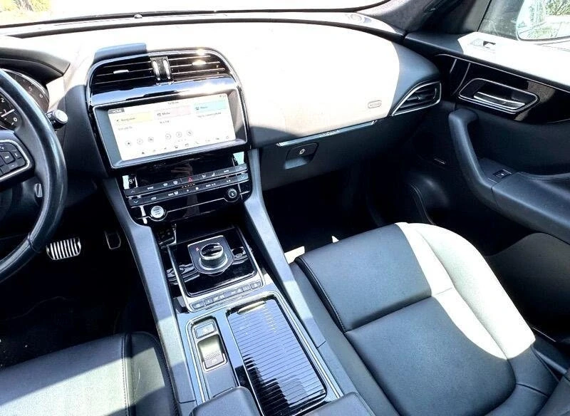 2019 Jaguar F-Pace - Image 13 of 17