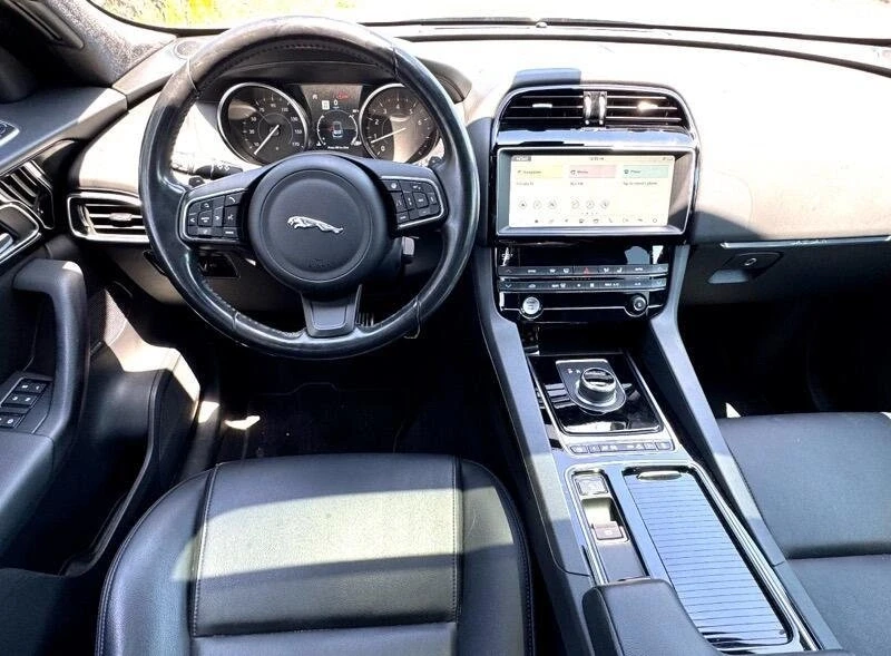 2019 Jaguar F-Pace - Image 8 of 17