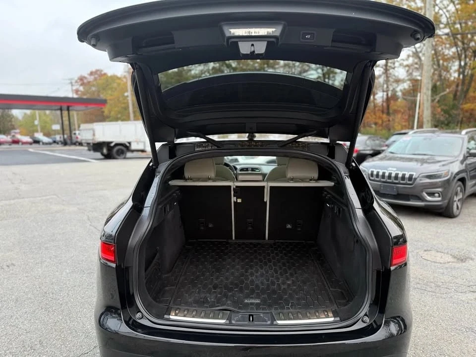 2019 Jaguar F-Pace - Image 18 of 19