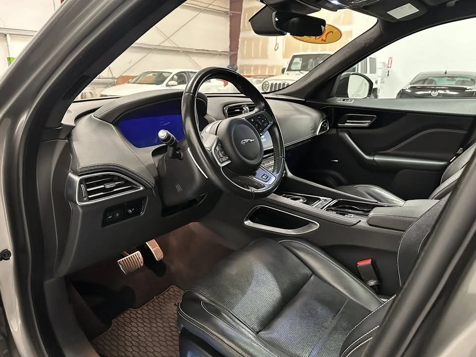 2019 Jaguar F-Pace - Image 7 of 19