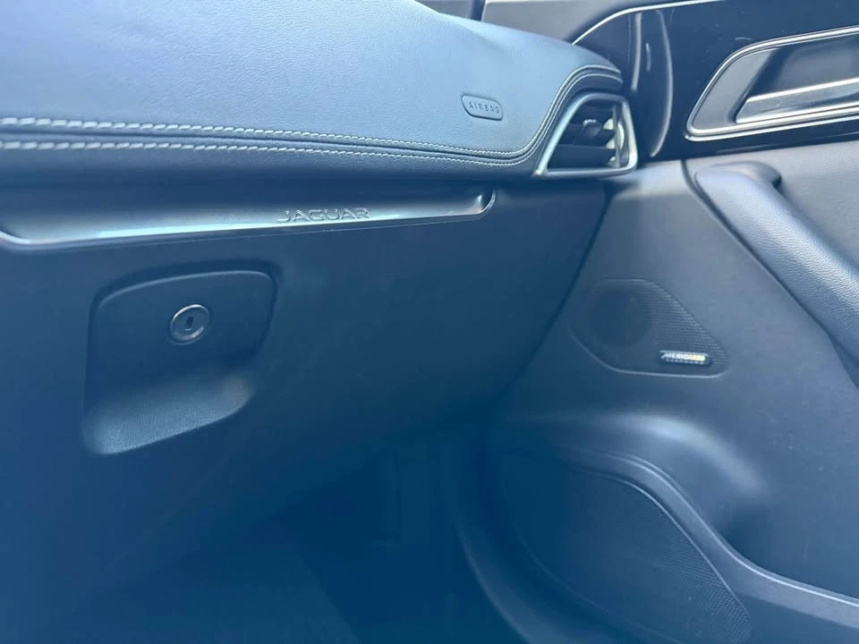 2019 Jaguar F-Pace - Image 17 of 19