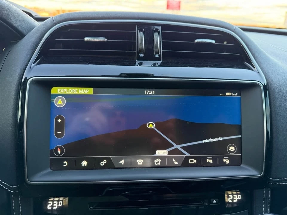 2019 Jaguar F-Pace - Image 18 of 19