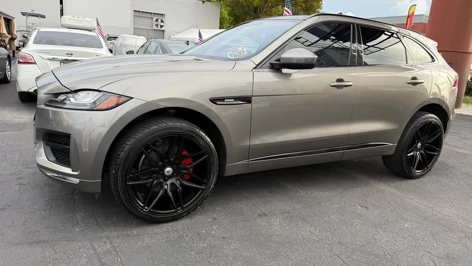 2019 Jaguar F-Pace - Image 2 of 11