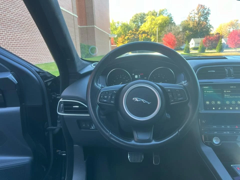 2019 Jaguar F-Pace - Image 10 of 16