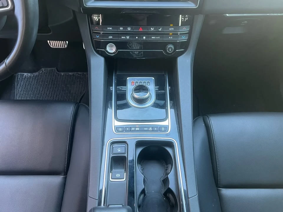 2019 Jaguar F-Pace - Image 12 of 16