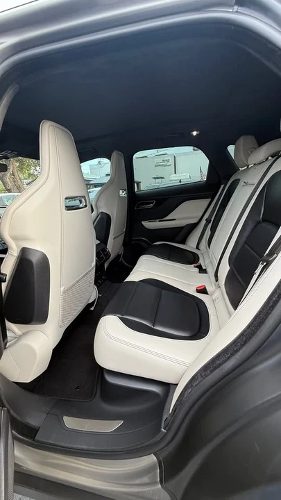 2019 Jaguar F-Pace - Image 10 of 11