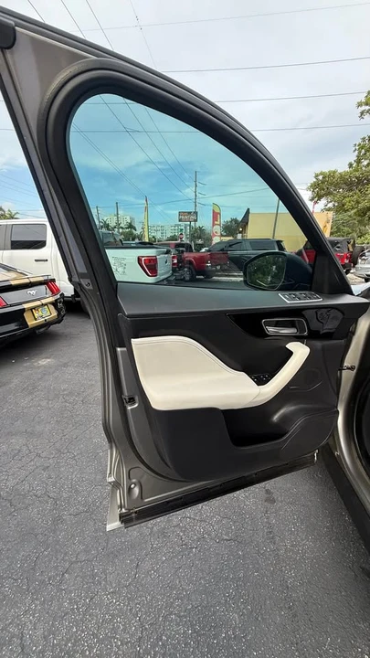 2019 Jaguar F-Pace - Image 7 of 11