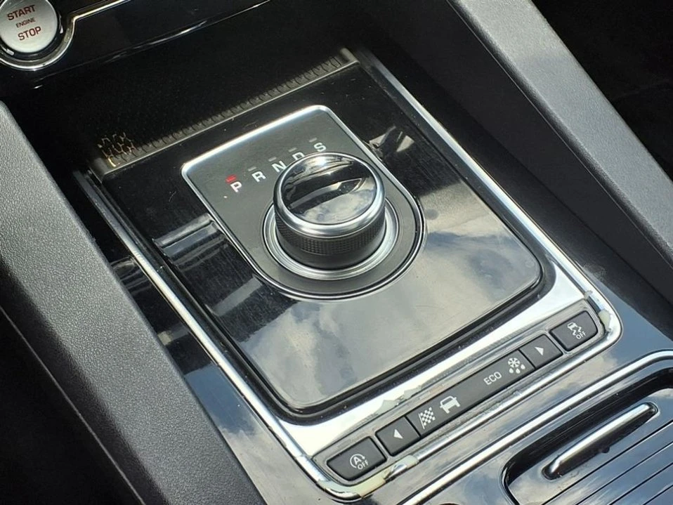 2019 Jaguar F-Pace - Image 13 of 19