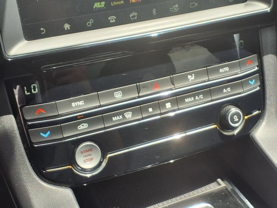 2019 Jaguar F-Pace - Image 14 of 19