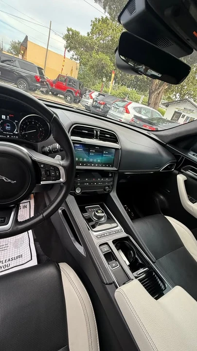 2019 Jaguar F-Pace - Image 9 of 11