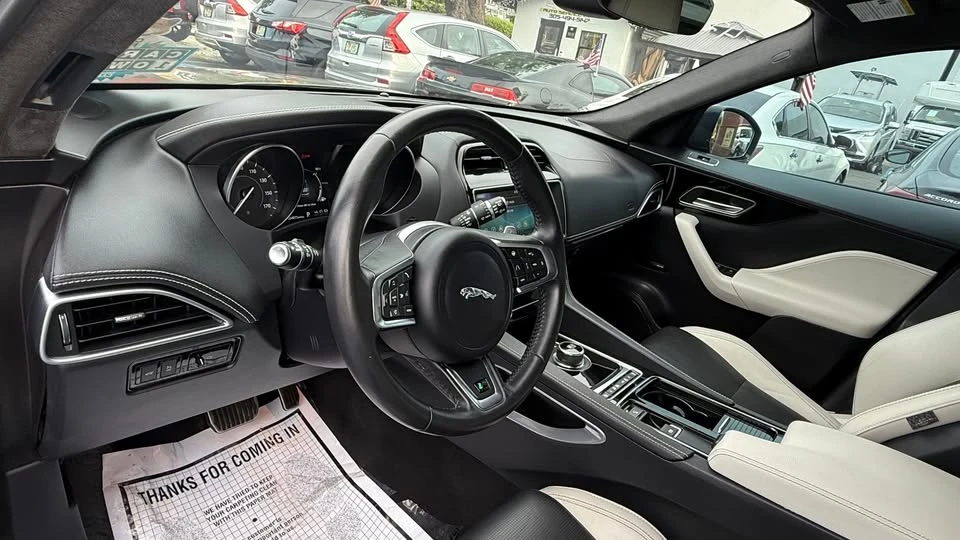 2019 Jaguar F-Pace - Image 4 of 11