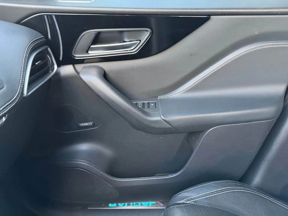 2019 Jaguar F-Pace - Image 11 of 18