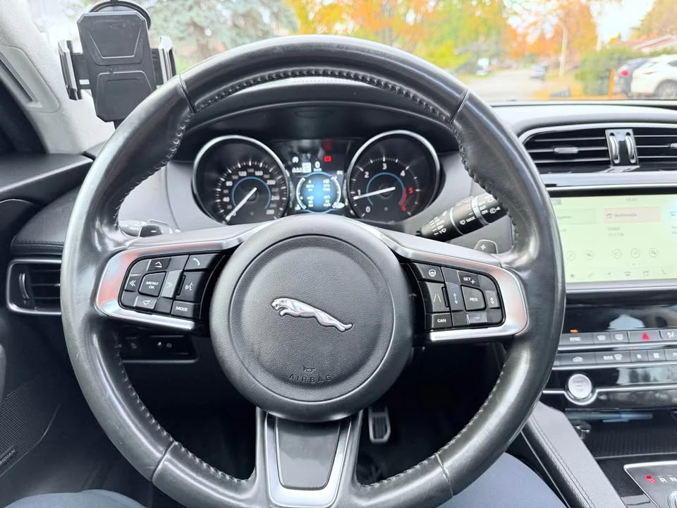 2019 Jaguar F-Pace - Image 12 of 15