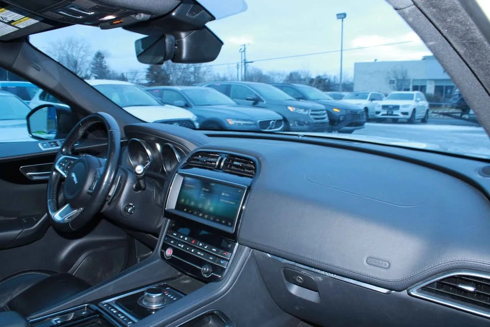 2019 Jaguar F-Pace - Image 9 of 15