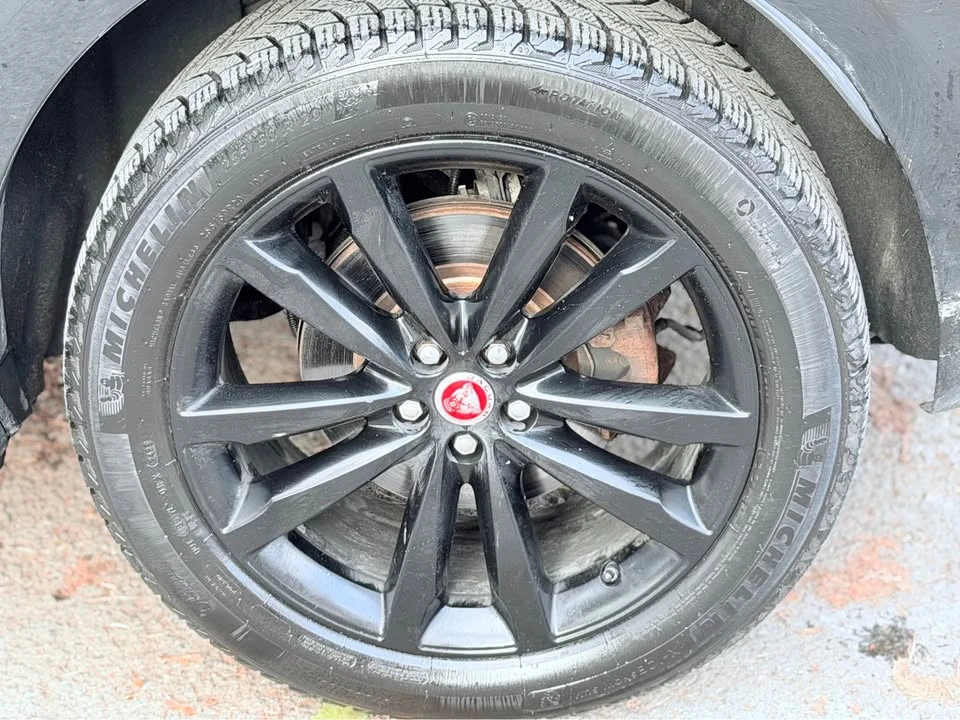 2019 Jaguar F-Pace - Image 11 of 17
