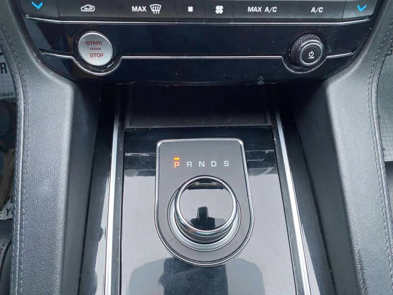 2019 Jaguar F-Pace - Image 15 of 15