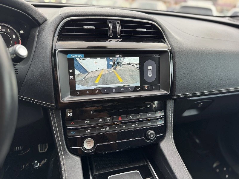 2019 Jaguar F-Pace - Image 17 of 20