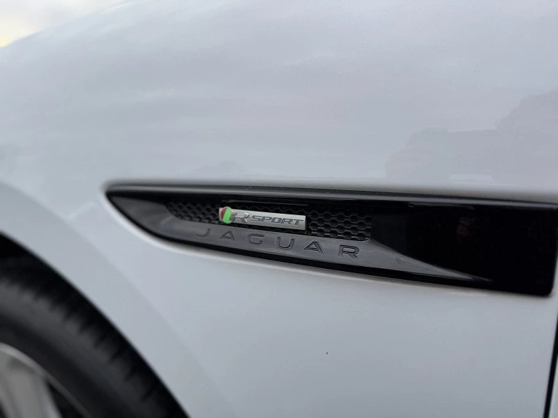 2019 Jaguar F-Pace - Image 8 of 20