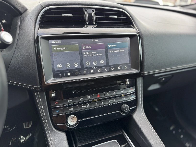 2019 Jaguar F-Pace - Image 18 of 20