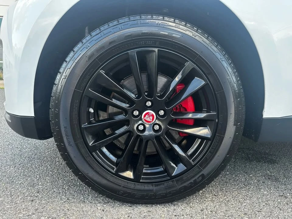 2019 Jaguar F-Pace - Image 10 of 16