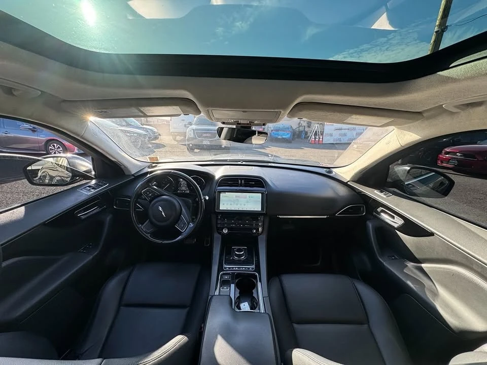 2019 Jaguar F-Pace - Image 14 of 20
