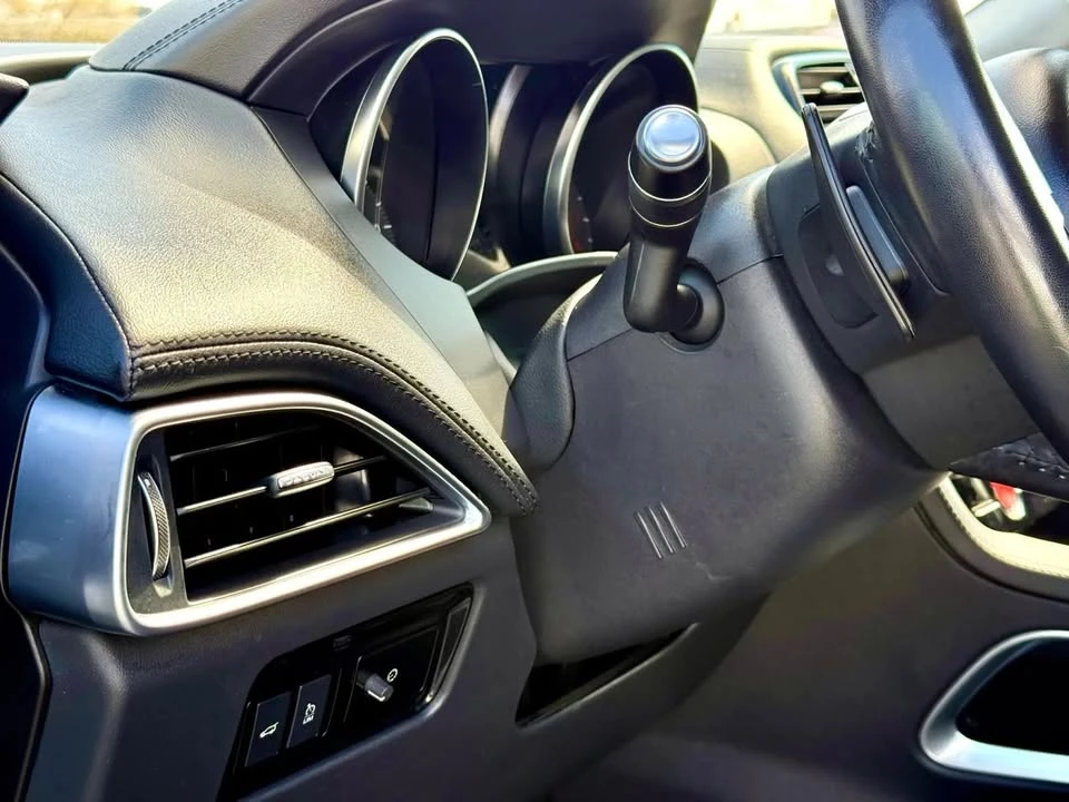 2019 Jaguar F-Pace - Image 18 of 20