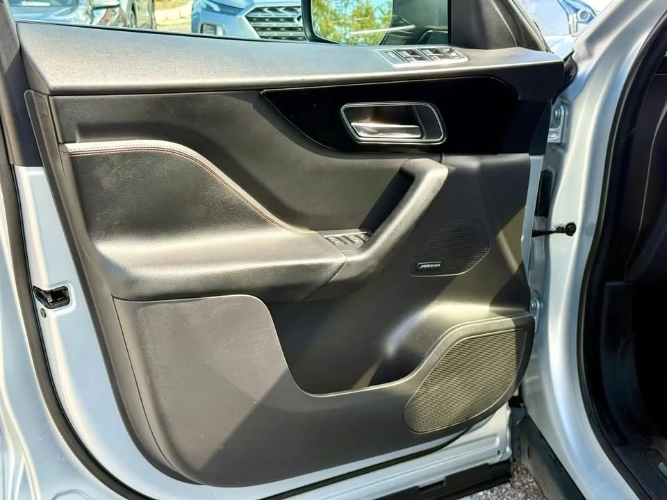 2019 Jaguar F-Pace - Image 15 of 20