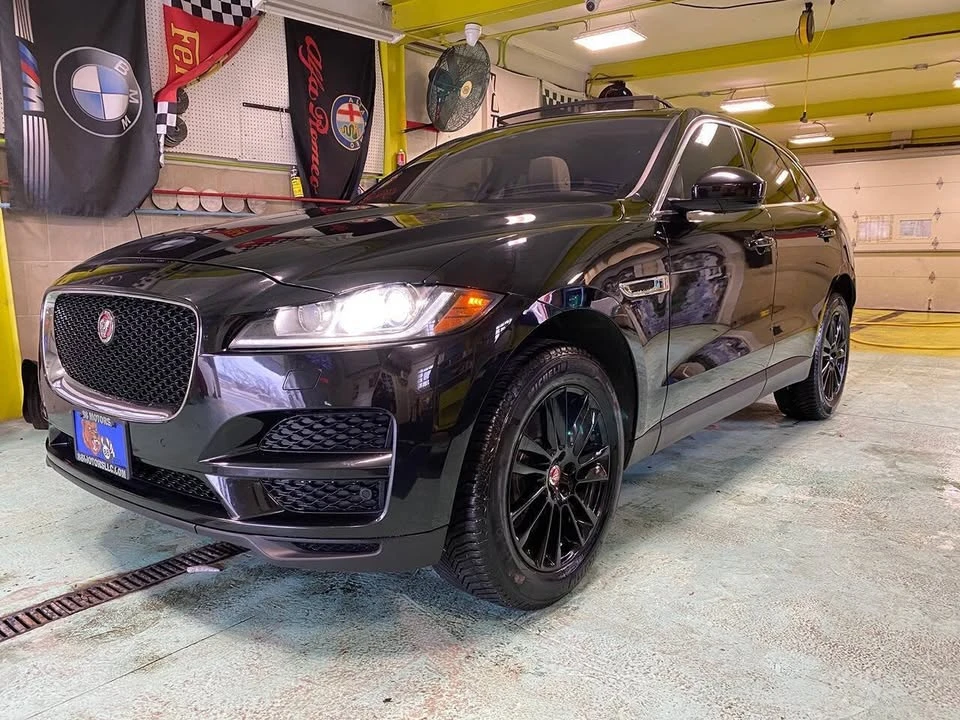 2019 Jaguar F-Pace - Image 2 of 18