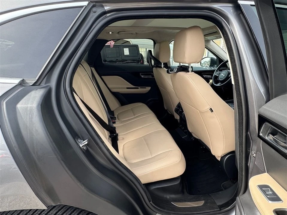 2019 Jaguar F-Pace - Image 14 of 18