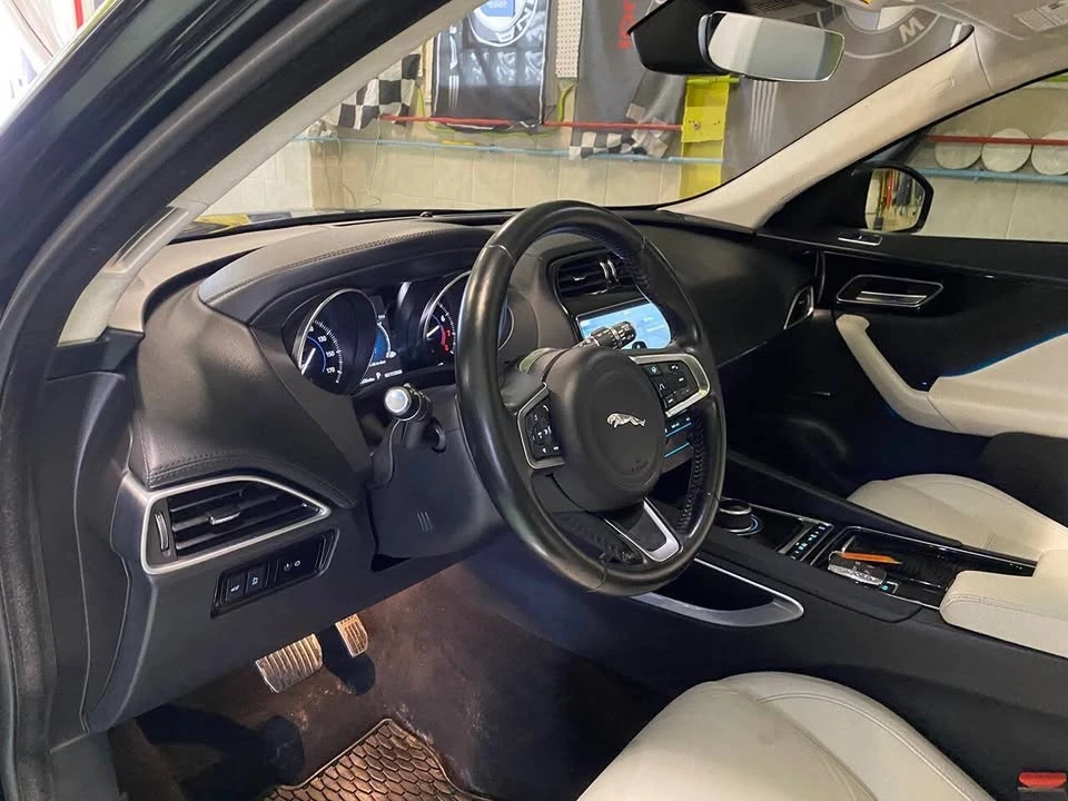 2019 Jaguar F-Pace - Image 16 of 18