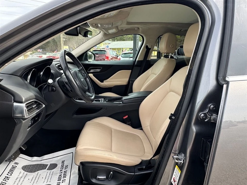 2019 Jaguar F-Pace - Image 9 of 18