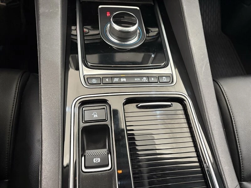 2019 Jaguar F-Pace - Image 14 of 20