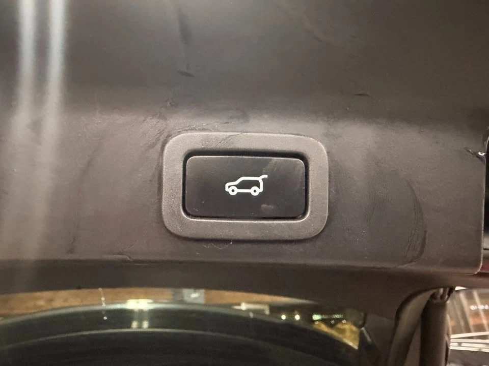 2019 Jaguar F-Pace - Image 11 of 20