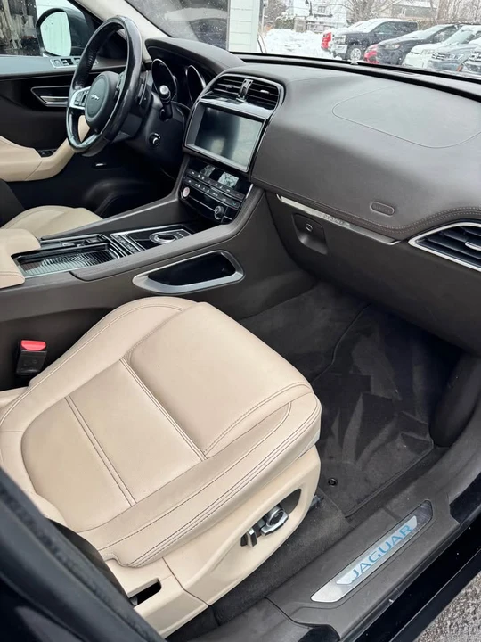 2019 Jaguar F-Pace - Image 7 of 9