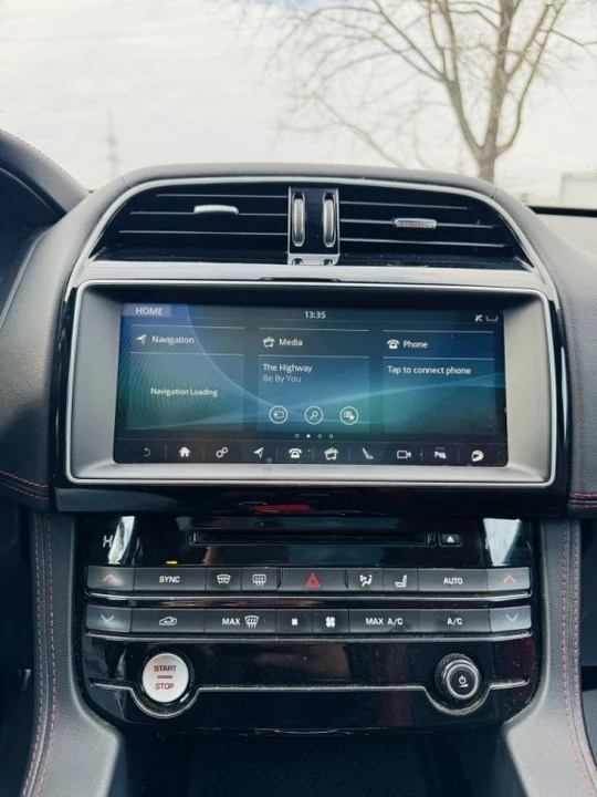 2019 Jaguar F-Pace - Image 18 of 19