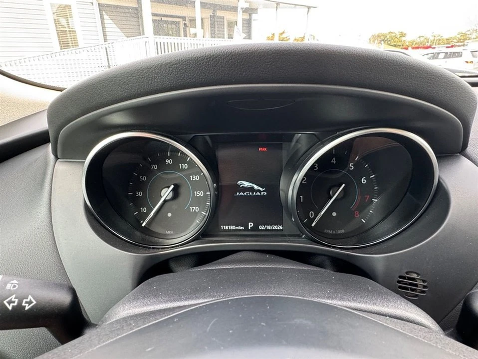 2019 Jaguar F-Pace - Image 17 of 18