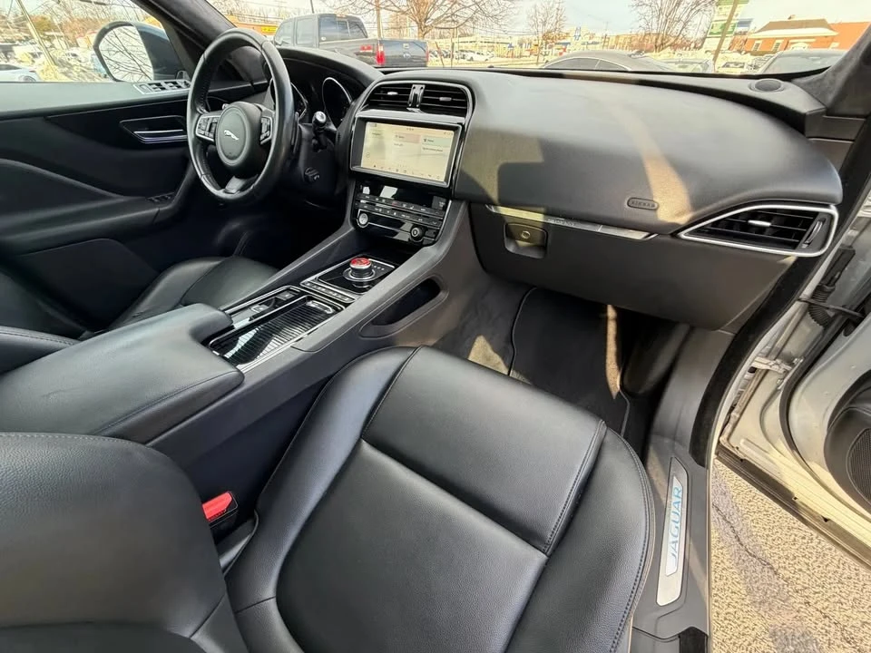 2019 Jaguar F-Pace - Image 17 of 20