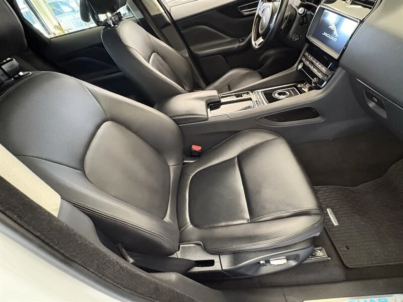 2019 Jaguar F-Pace - Image 19 of 20