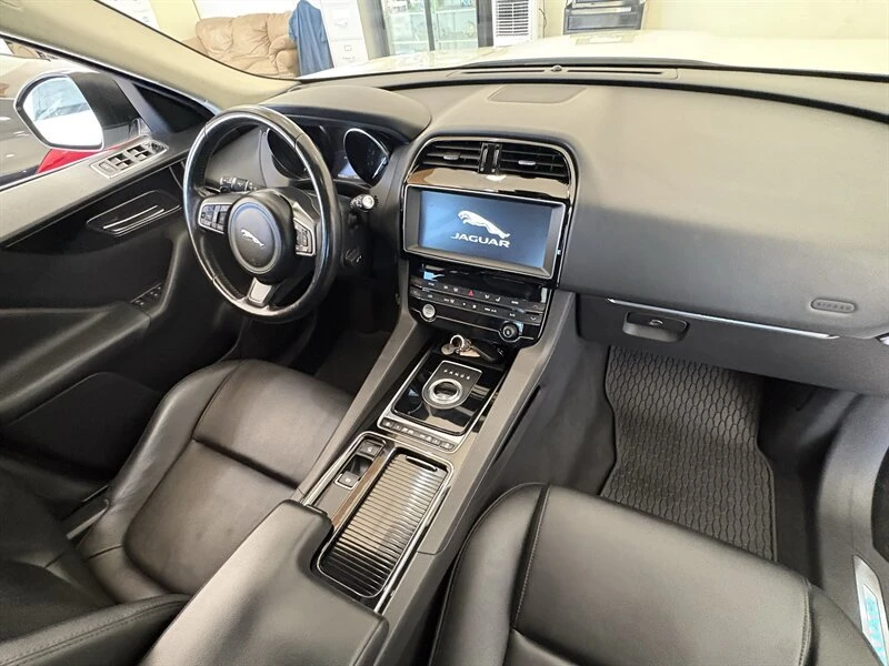 2019 Jaguar F-Pace - Image 15 of 20
