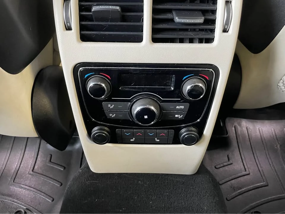 2019 Jaguar F-Pace - Image 11 of 20