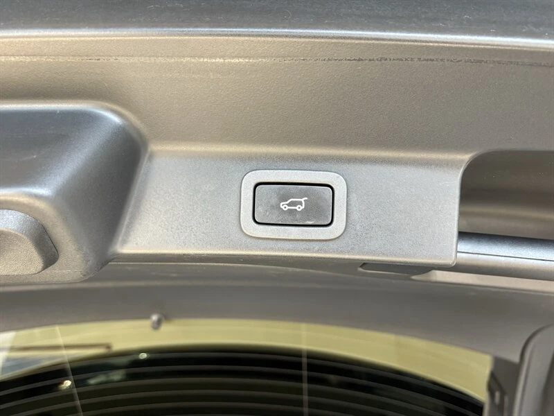 2019 Jaguar F-Pace - Image 16 of 20