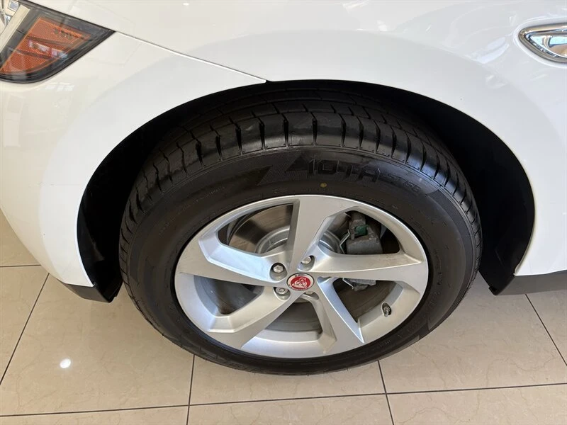 2019 Jaguar F-Pace - Image 6 of 20