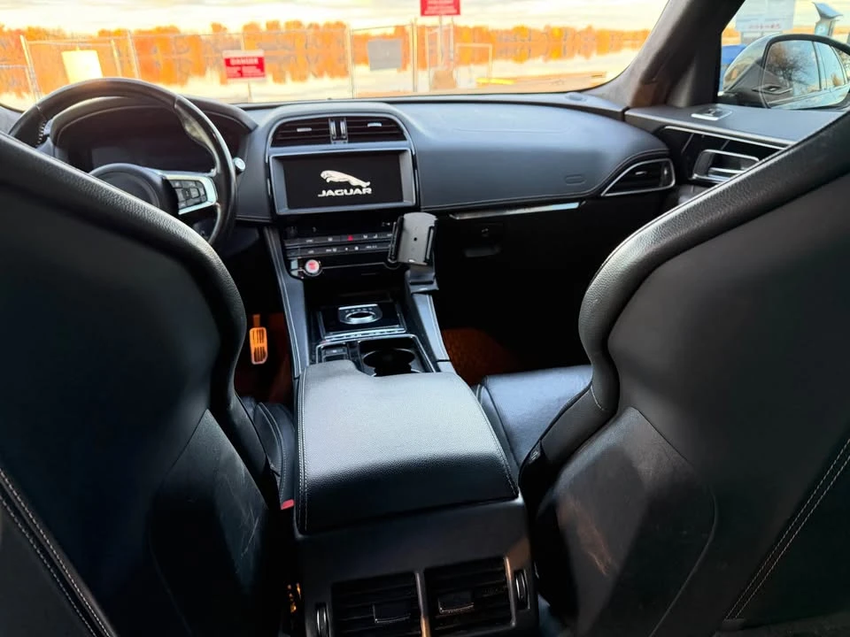 2019 Jaguar F-Pace - Image 11 of 18