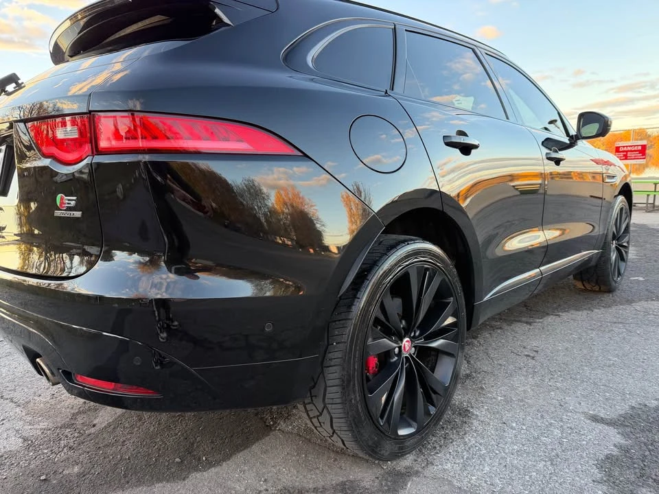 2019 Jaguar F-Pace - Image 5 of 18
