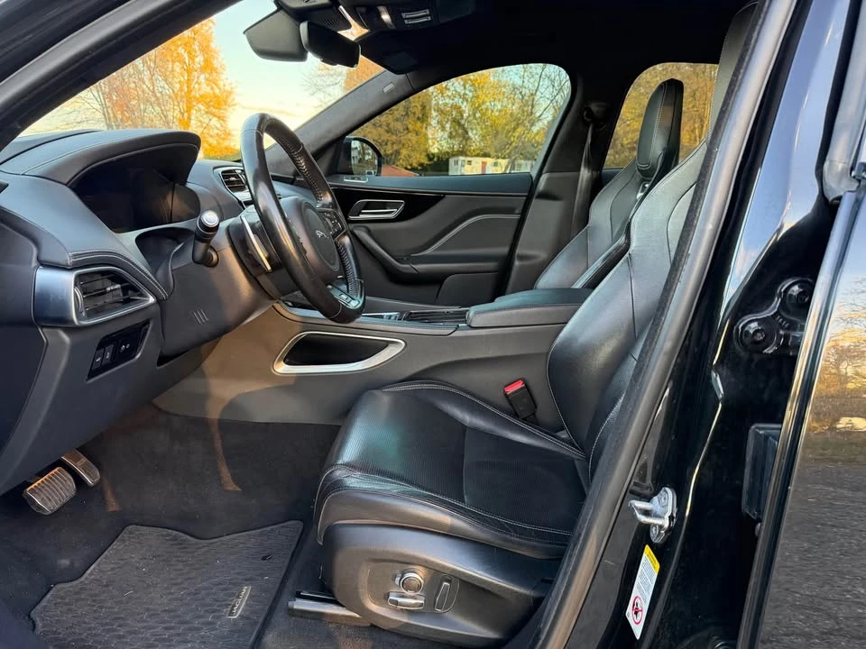 2019 Jaguar F-Pace - Image 9 of 18