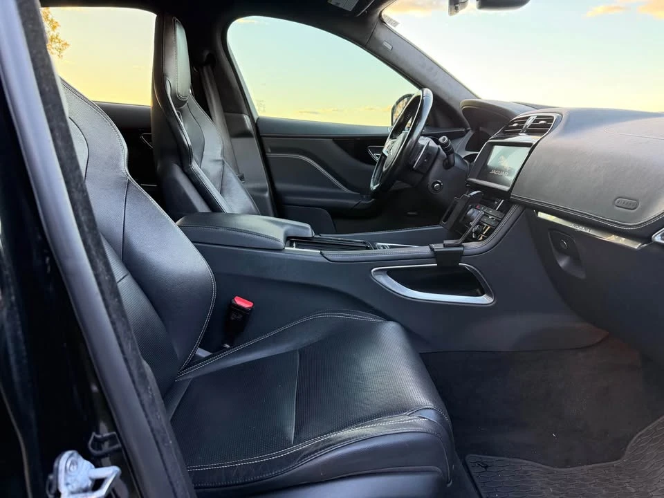 2019 Jaguar F-Pace - Image 14 of 20
