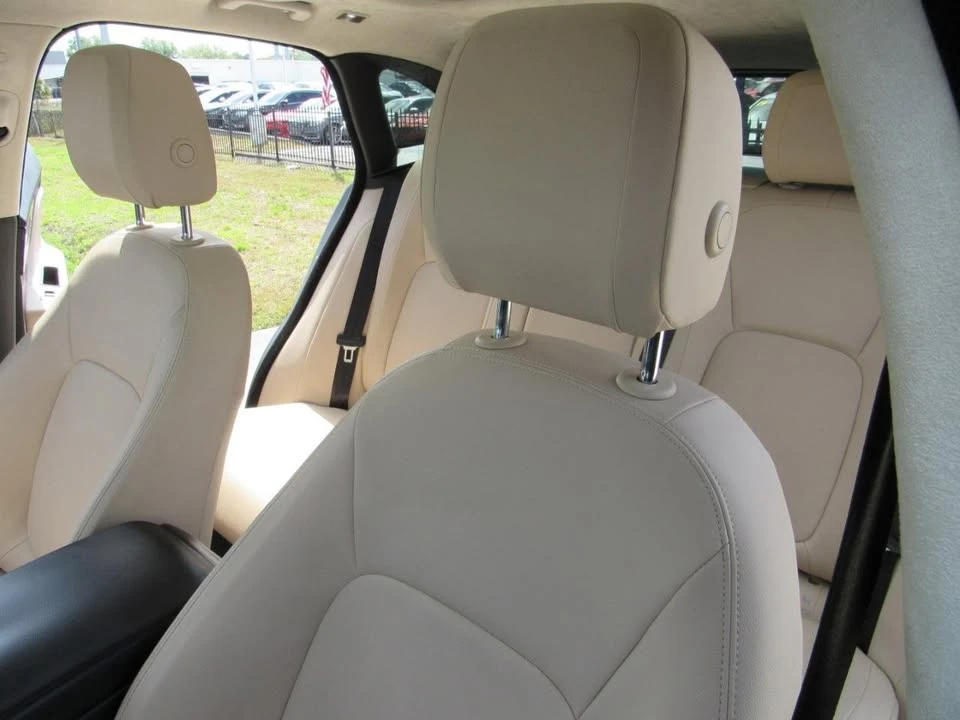 2019 Jaguar F-Pace - Image 16 of 19