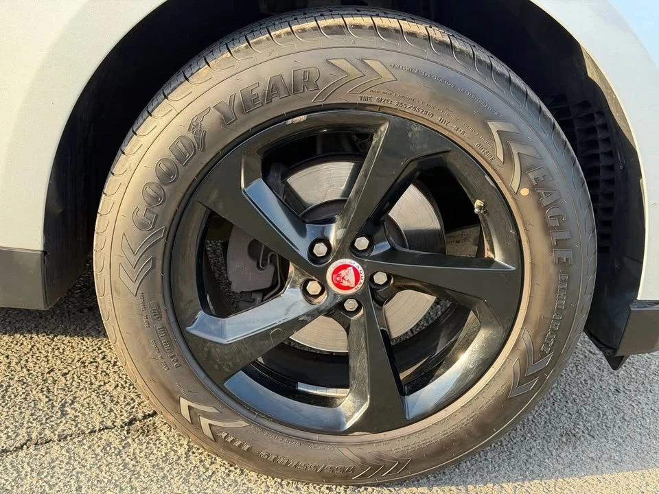2019 Jaguar F-Pace - Image 13 of 20