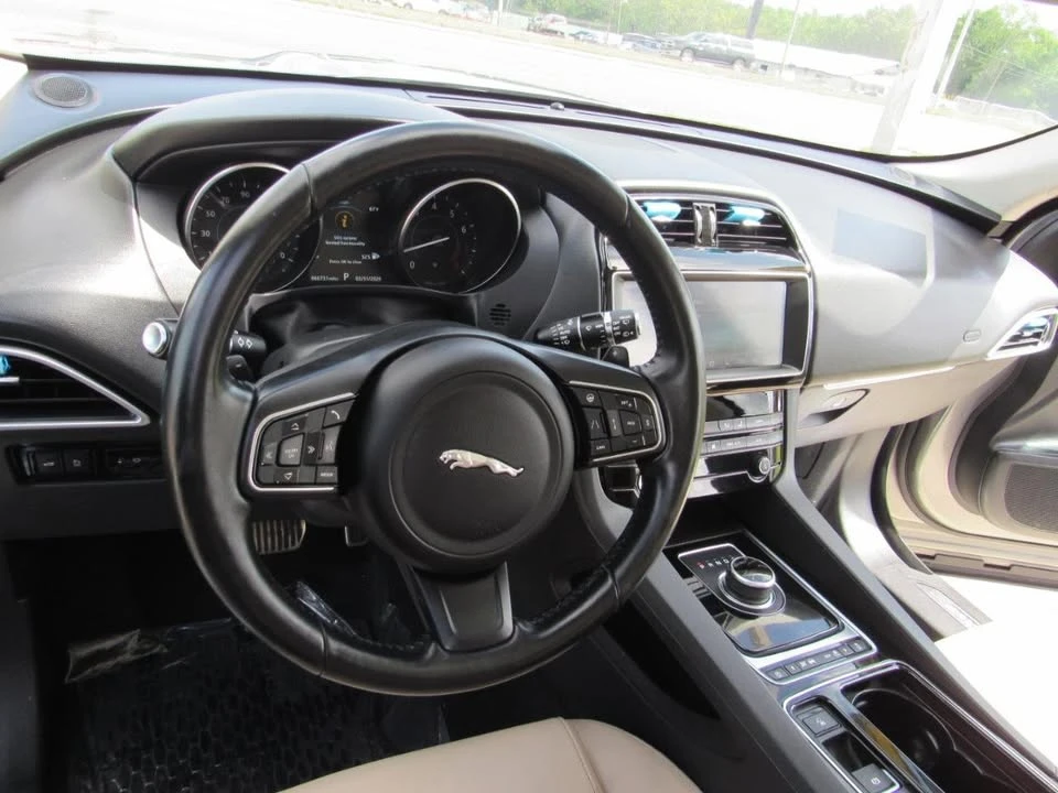 2019 Jaguar F-Pace - Image 17 of 19