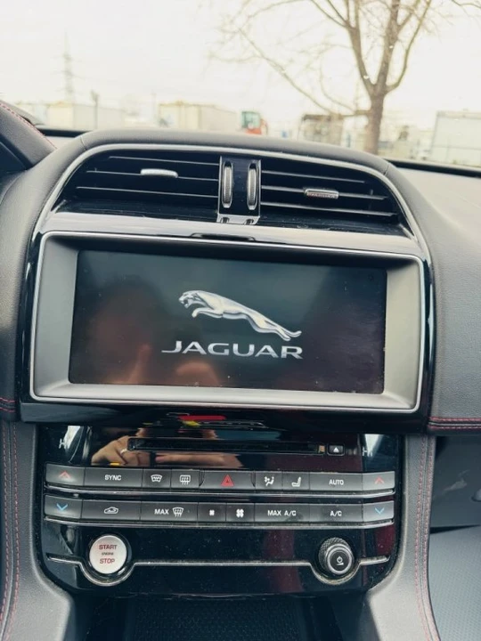 2019 Jaguar F-Pace - Image 12 of 19